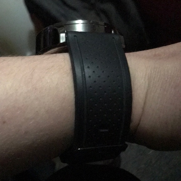 Brend new watch worn a couple times - Picture 2 of 4